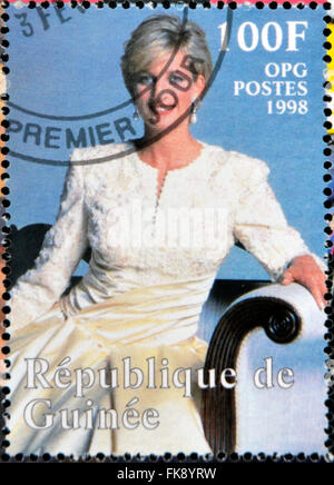 Republik GUINEA - ca. 1998: Eine Briefmarke gedruckt in Republik Guinea zeigt Prinzessin Diana von Wales, ca. 1998 Stockfoto