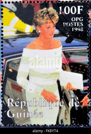 Republik GUINEA - ca. 1998: Eine Briefmarke gedruckt in Republik Guinea zeigt Prinzessin Diana von Wales, ca. 1998 Stockfoto