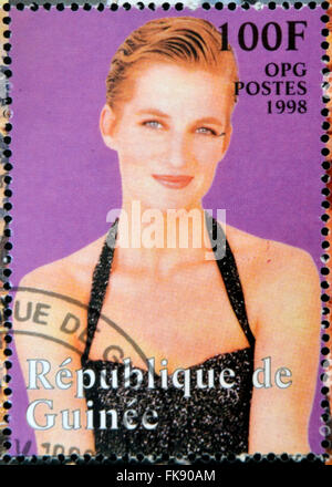 Republik GUINEA - ca. 1998: Eine Briefmarke gedruckt in Republik Guinea zeigt Prinzessin Diana von Wales, ca. 1998 Stockfoto