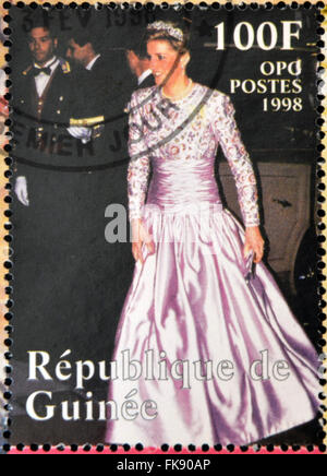 Republik GUINEA - ca. 1998: Eine Briefmarke gedruckt in Republik Guinea zeigt Prinzessin Diana von Wales, ca. 1998 Stockfoto