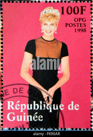 Republik GUINEA - ca. 1998: Eine Briefmarke gedruckt in Republik Guinea zeigt Prinzessin Diana von Wales, ca. 1998 Stockfoto