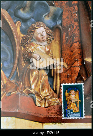 LIECHTENSTEIN - CIRCA 1982: Eine Briefmarke gedruckt in Liechtenstein gewidmet Skulpturen aus Chur Kathedrale zeigt Angel Stockfoto