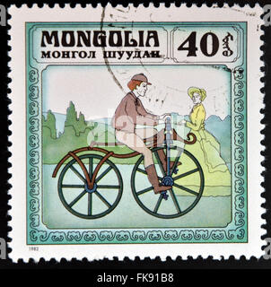 Mongolei - CIRCA 1982: Briefmarke gedruckt in Mongolei zeigt Retro-Fahrrad, ca. 1982 Stockfoto