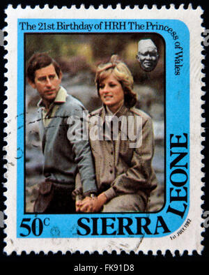 SIERRA LEONE - CIRCA 1982: Eine Briefmarke gedruckt in Sierra Leone zeigt He Prinzessin von Wales, Diana und Prinz Charles, ca. 1982 Stockfoto