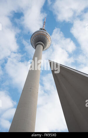 Fernsehen und Telekommunikation Turm in der Nähe von Aexanderplatz in Berlin, Deutschland. Stockfoto