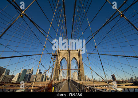 Brooklyn Bridge über den East River - Brooklyn Bridge Stockfoto