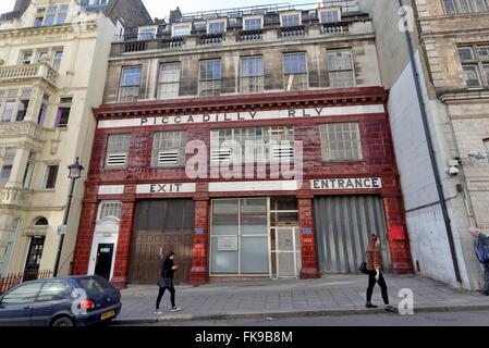 Eingang zur stillgelegten Strang u-Bahnstation London Stockfoto