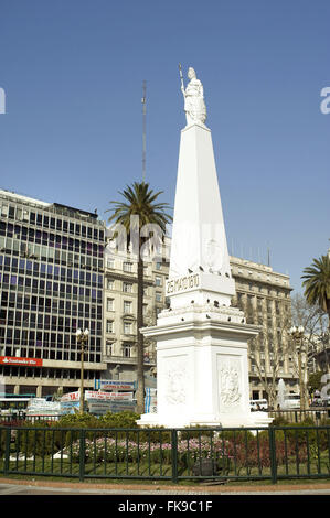 Obelisk-Statue in der Plaza 25 de Mayo in Buenos Aires - kann Piramide Stockfoto