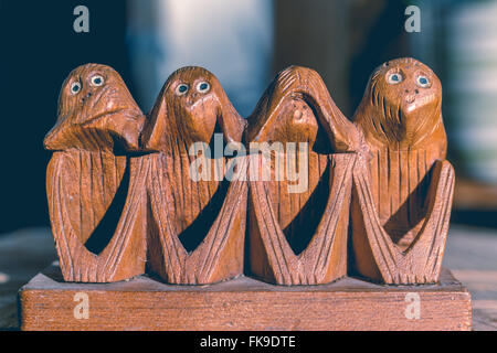 Vier Affen hören, sehen, sprechen und tun nichts Böses Stockfoto