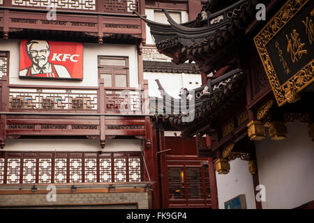 Kentucky Fried Chicken in der Yuyuan Tourist Mart, Shanghai, China Stockfoto