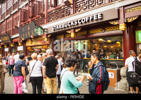 Starbucks-Kaffee in Yuyuan Tourist Mart, Shanghai, China Stockfoto