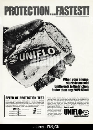 Original Vintage ganzseitige Anzeige aus der 1960er Jahre. Anzeige vom 1969 Werbung UNIFLO Öl von ESSO. Stockfoto