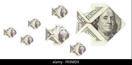 Fischschwarm Dollar Origami isoliert auf weißem Hintergrund. Moneygami. Stockfoto