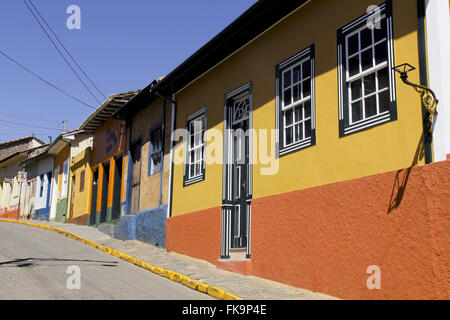 Häuser auf Rua Joaquim Bernardo Dias in Sao Luis tun Paratinga - in Sao Paulo Stockfoto