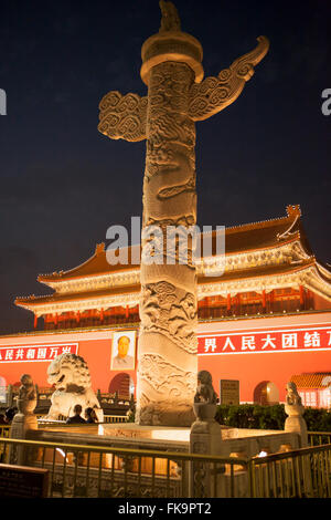 Steinsäulen vor Tiananmen-Tor, die Verbotene Stadt, Kaiserpalast der Ming und Qing Dynastien, Peking, China Stockfoto