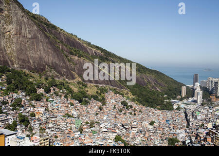 Luftaufnahme von den Rocinha Slum - Viertel Sao Conrado Stockfoto