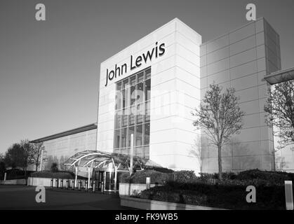 Die beeindruckende John Lewis Ladenfront im Einkaufszentrum Cribbs Causeway in Bristol bei Sonnenuntergang. 7. März 2016 Stockfoto