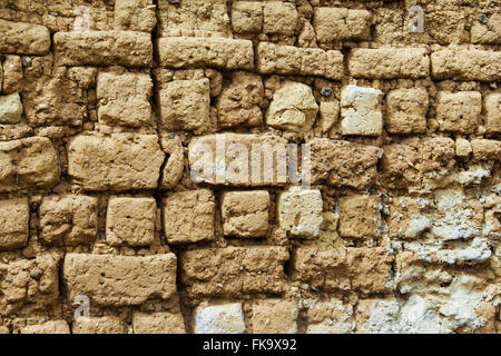 Detail der Mauer des Hauses gebaut von Adobe in der Stadt von Mato Grosso Stockfoto