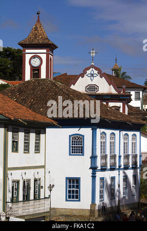 Forum der Stadt und der Turm der Igreja Sao Francisco de Assis im Hintergrund Stockfoto