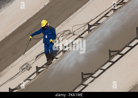 Spritzen für Heilung und Abdichtung von Beton-Kanal Umsetzung des Rio São Francisco - Lot 6 Stockfoto