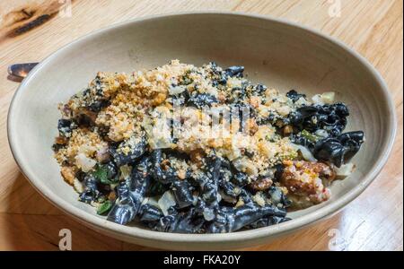 Orlando, FL, USA. 4. Februar 2016. Das Essen ist hervorragend auf Prata in Winter Park, Florida. Dieses Gericht ist Campanelle Nero hat Lachen Vogel Garnelen '' Salsiccia'', Senf-Creme und Estragon. © Alexis Simpson/ZUMA Draht/Alamy Live-Nachrichten Stockfoto