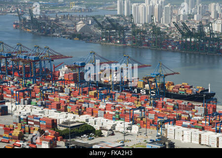 TECON - Terminal Container auf dem linken Ufer der Hafen von Santos Stockfoto
