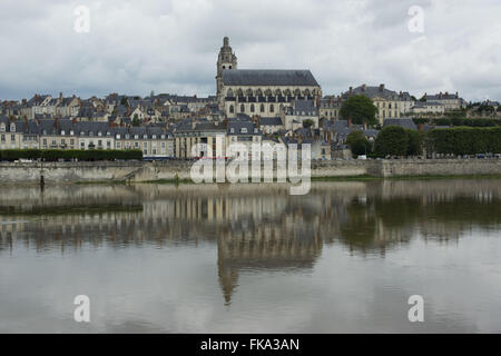 Blick auf die Stadt Blois - Kathedrale Kirche von Saint Louis Stockfoto
