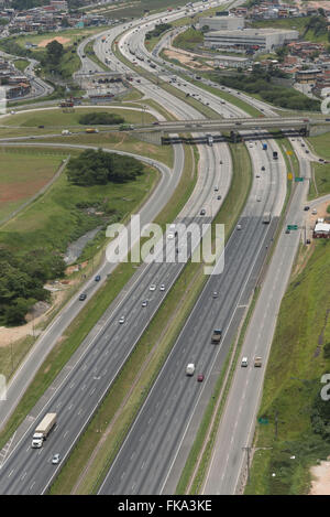 Luftbild von der SP-21 Rodonanel Mario Covas zwischen dem Castelo Branco Autobahn und Raposo Tavares Stockfoto