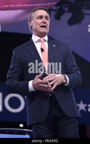 US-Senator David Perdue Georgiens richtet sich die Jahreskonferenz der amerikanischen Konservativen Union CPAC am National Harbor 3. März 2016 in Oxon Hill, Maryland. Stockfoto