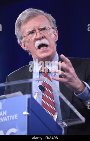 Ehemaliger UN-Botschafter John Bolton richtet sich die Jahreskonferenz der amerikanischen Konservativen Union CPAC am National Harbor 3. März 2016 in Oxon Hill, Maryland. Stockfoto