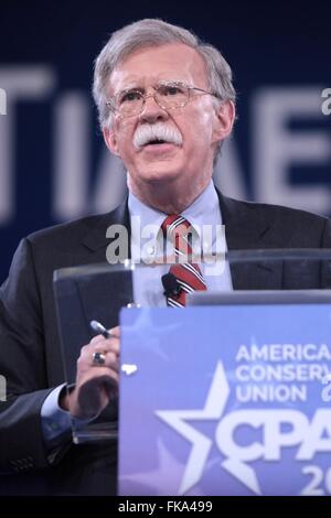 Ehemaliger UN-Botschafter John Bolton richtet sich die Jahreskonferenz der amerikanischen Konservativen Union CPAC am National Harbor 3. März 2016 in Oxon Hill, Maryland. Stockfoto