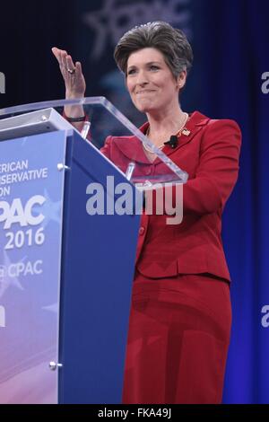 US-Senator Joni Ernst von Iowa richtet sich die Jahreskonferenz der amerikanischen Konservativen Union CPAC am National Harbor 3. März 2016 in Oxon Hill, Maryland. Stockfoto