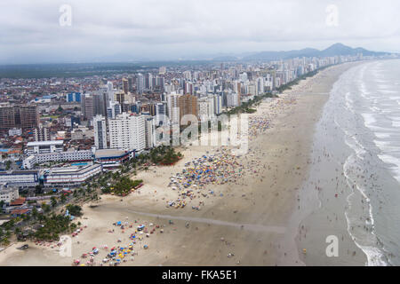 Luftaufnahme von Praia Vila Mirim Stockfoto