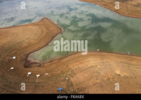 Luftbild der Talsperre Jaguari - starke Trockenheit durch Jaguari Jacarei und Flüsse gegründet Stockfoto