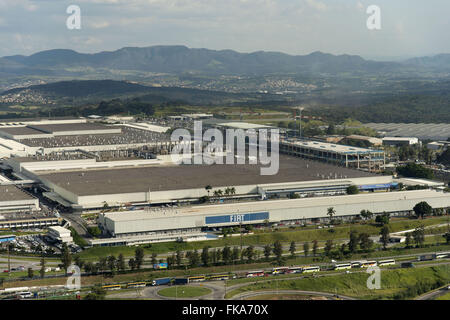 Luftbild von der FIAT-Automobilwerk in Farn "o Dias Autobahn BR-381  Stockfotografie - Alamy