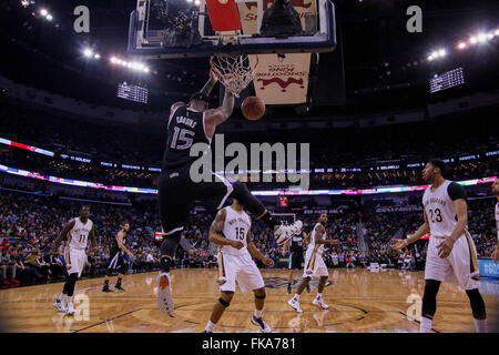 New Orleans, LA, USA. 7. März 2016. Sacramento Kings Center DeMarcus Cousins (15) tunkt den Ball während einer NBA-Basketball-Spiel zwischen den Sacramento Kings und die New Orleans Pelikane im Smoothie King Center in New Orleans, Louisiana Stephen Lew/CSM/Alamy Live-Nachrichten Stockfoto