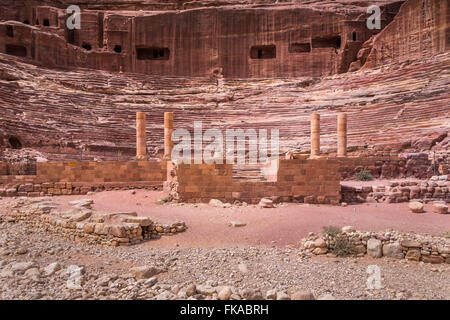 Das Theater in den Ruinen von Petra, Haschemitischen Königreich Jordanien. Stockfoto