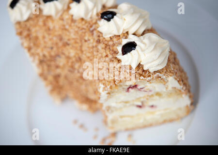 Bild von einem "Frankfurter Kranz", Frankfurter Kranz ist eine traditionelle Hessen Torte mit viel Sahne. Aufgenommen am 03.01.16 in Oberursel Stockfoto