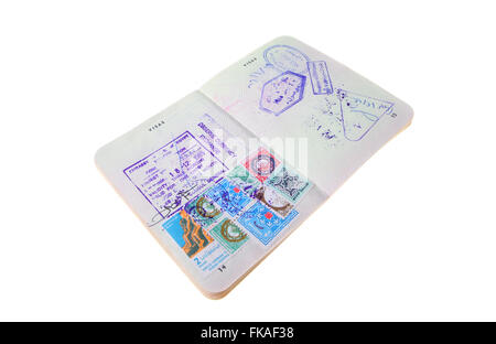 Alten australischen Reisepass mit Visum Briefmarken für Ägypten auf den Seiten isoliert auf weißem Hintergrund Stockfoto