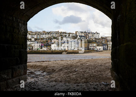 Gesamtansicht von St Ives in Cornwall an einem Frühlingsmorgen. Stockfoto