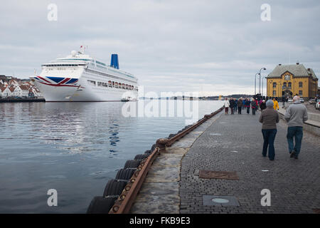P & O Kreuzfahrtschiffes Oriana angedockt im Hafen in Stavanger, Norwegen. Stockfoto
