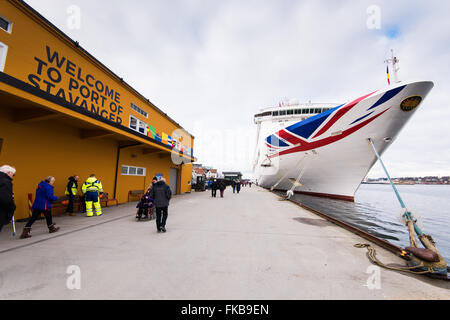 P & O Kreuzfahrtschiffes Oriana angedockt im Hafen in Stavanger, Norwegen. Stockfoto