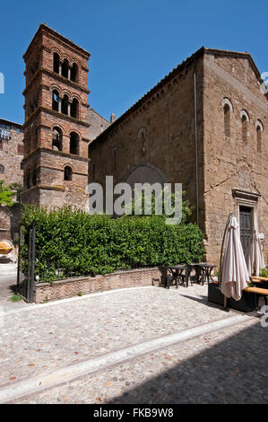 Kirche San Silvestro und Bell Tower, Orte, Latium, Italien Stockfoto