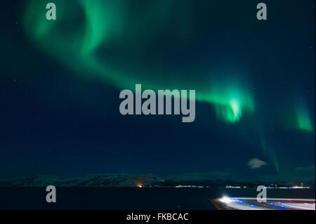 Aurora Borealis (Nordlicht) über Alta in Finnmark, Norwegen. März 2016. Stockfoto