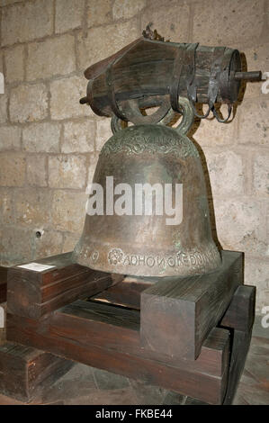 Bronzeglocke, Diözesan Heilige Kunstmuseum (Museo Diocesano di Arte Sacra) in der Kirche von San Silvestro, Orte, Latium, Italien Stockfoto