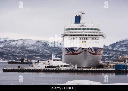 P & O Kreuzfahrtschiffes Oriana angedockt im Hafen in Alta, Finnmark, Norwegen. Stockfoto