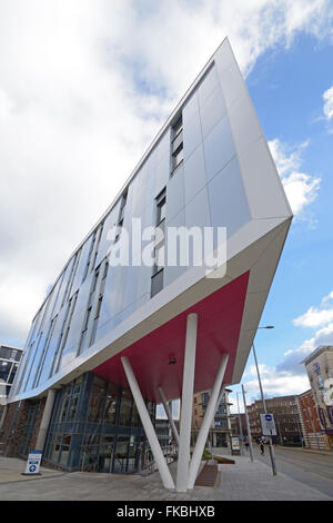 Dreieckige Gebäude an der Nottingham Trent University. Stockfoto