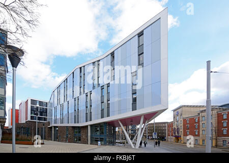 Dreieckige Gebäude am Nottingham Trent University, England. Stockfoto