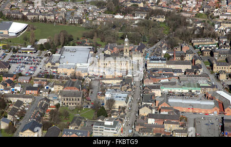Luftaufnahme von Morley Nachschlagen von Queen Street, das Rathaus, West Yorkshire, Großbritannien Stockfoto