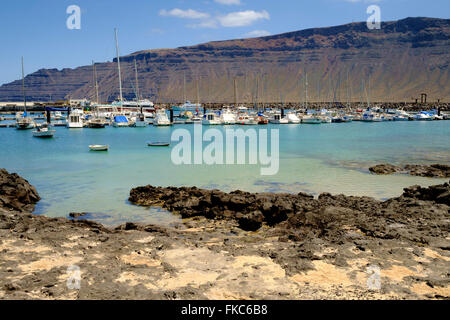 Fischerboote im Hafen von Caleta de Sebo, la Graciosa, Kanarische Inseln, Spanien, Europa Stockfoto